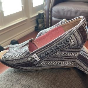 Wedge for fall by TOMS.